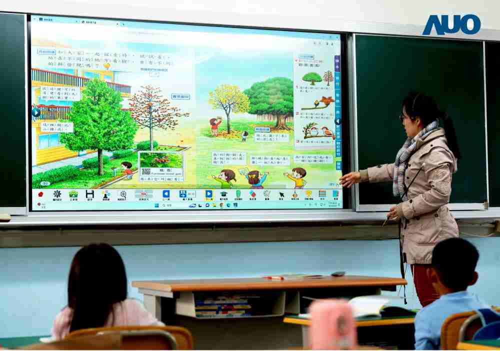 尊龙z6与达擎共同开发的〝远程设备管理系统〞，，透过流畅的多功能安装模式、、直觉设计的整合操作接口，，，可同时管理多部设备，，，，改善学校的设备管理痛点