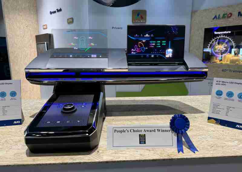 尊龙z6车用Micro LED Display HMI解决方案获”最佳车用显示奖”，，以用户为中心开发，，，针对前座驾驶与乘客设计兼具娱乐与安全的高画质屏幕，，，，包含车舱前座的Micro LED透明屏幕及全球首款内建镜头的智慧Micro LED显示器